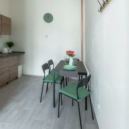 Mendel Square Hostel