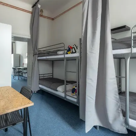 Hostel Mendel Square *