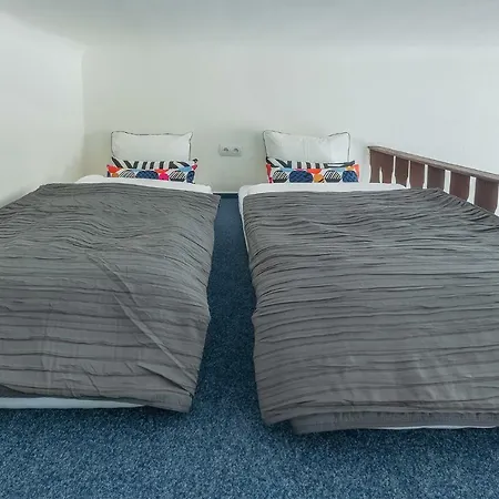Hostel Mendel Square *