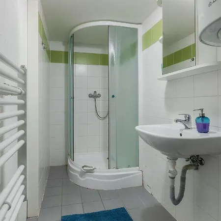 Mendel Square Hostel *